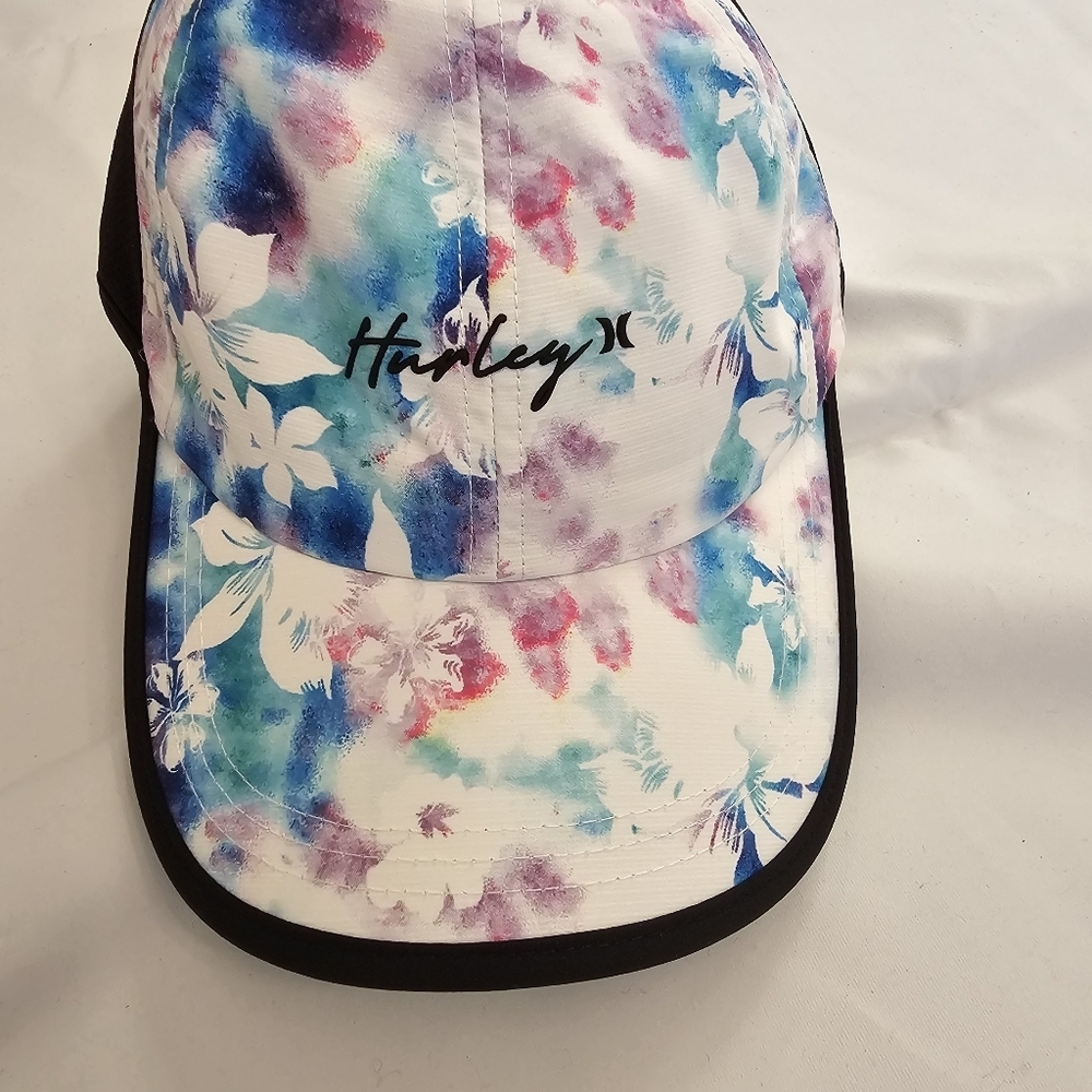 ​Hurley Floral Watercolor Performance Hat Cap